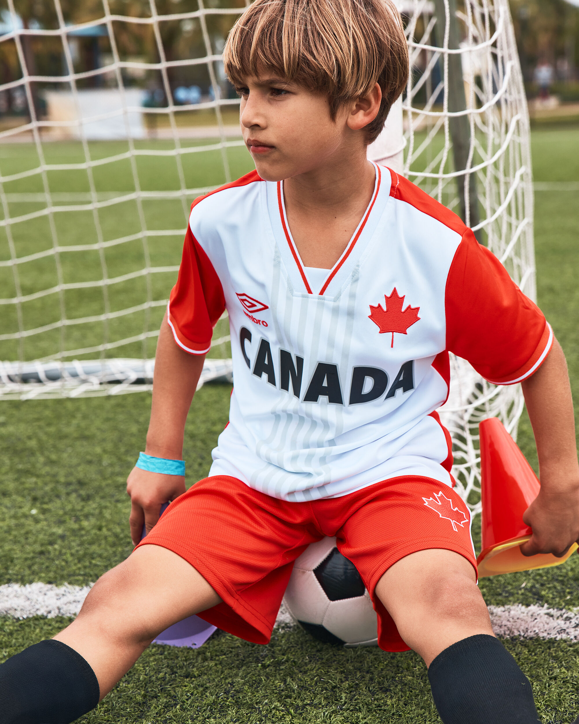 Kids 2-Piece Umbro Canada Soccer Jersey & Short Set - Red/White