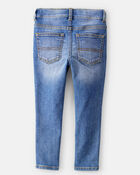 Enfant en bas âge Jeans de coupe fuseau à délavage indigo vif, image 2 sur 5 diapositives