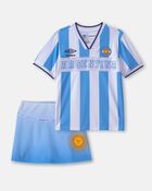Ensemble 2 pi&egrave;ces chandail de soccer et jupe-short Umbro de l&rsquo;Argentine pour petite - Bleu clair/Blanc, image 1 sur 10 diapositives