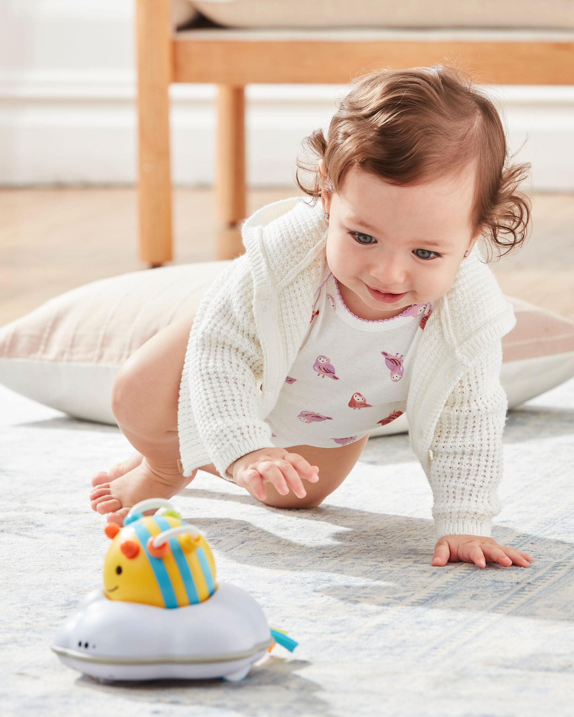 Bee sales crawling toy