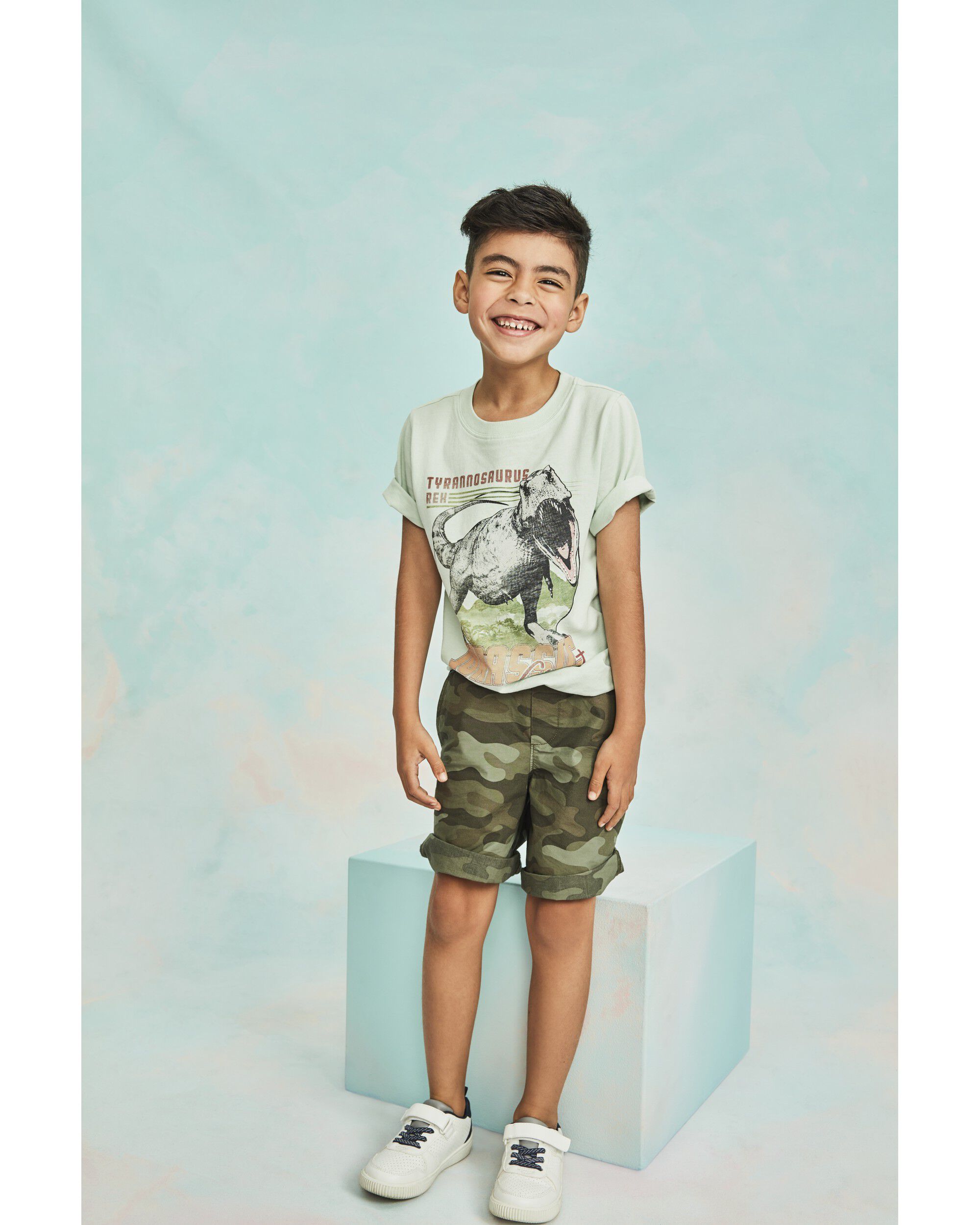 Khaki shorts car discount
