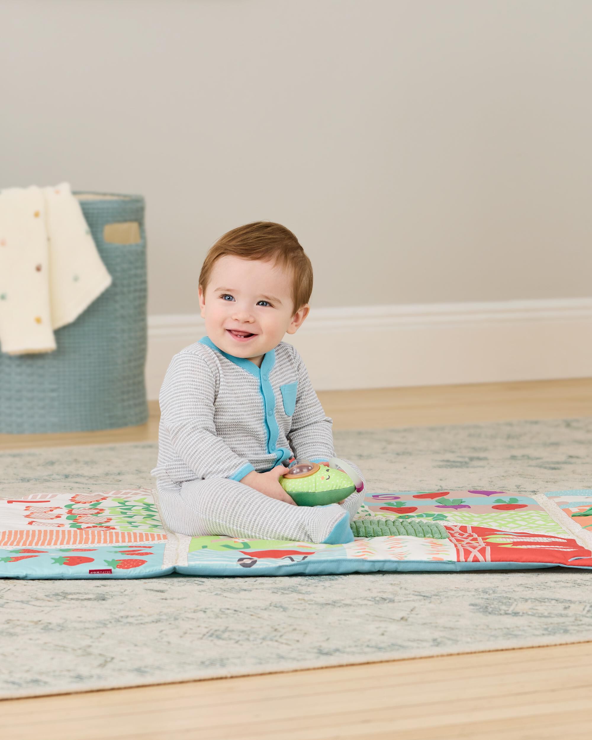 SKIP HOP Farmstand Grow Play Activity Gym