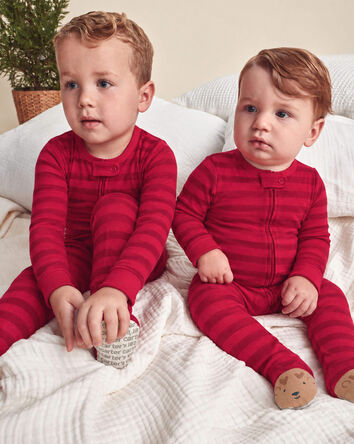 Tout-petit - Pyjama ajust&eacute; 1-pi&egrave;ce avec pieds en 100 % coton &agrave; rayures et motif renne &ndash; Rouge, 