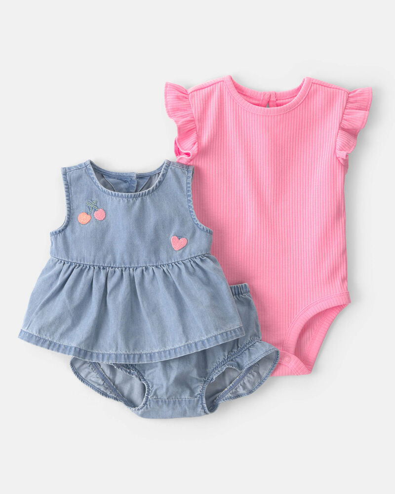 B&eacute;b&eacute; fille - Ensemble 3 pi&egrave;ces haut sans manches en chambray &agrave; motif de cerises, cache-couche et short - Rose/Bleu, image 1 sur 5 diapositives
