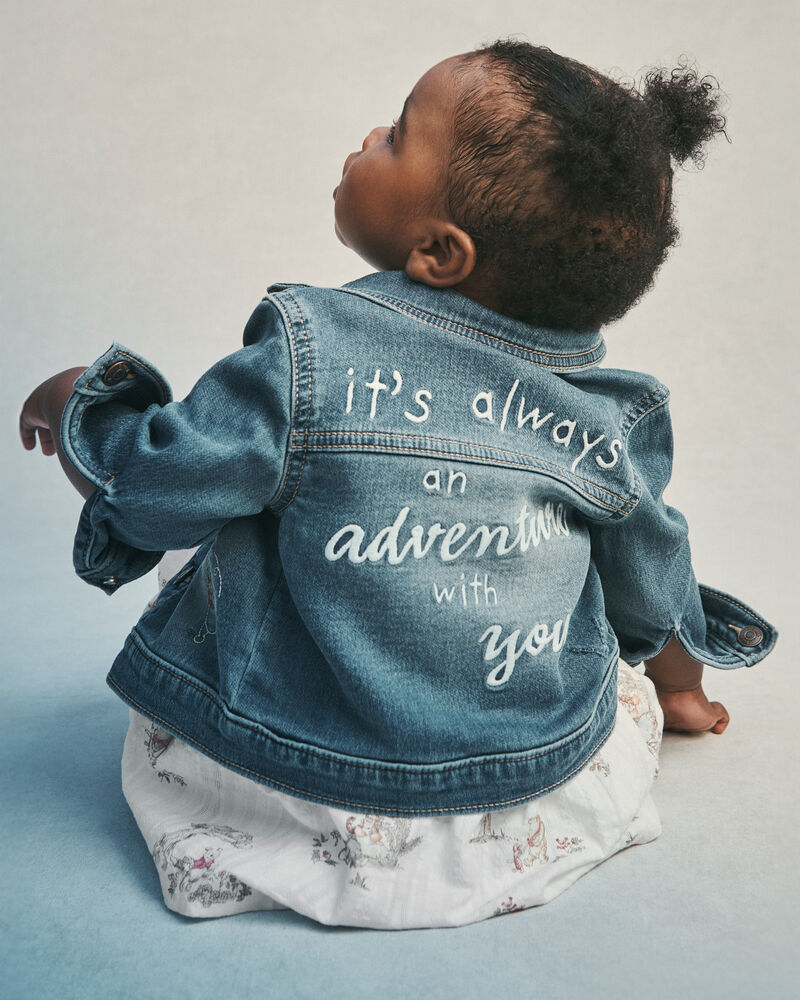 B&eacute;b&eacute; - Blouson en denim effet tricot brod&eacute; Winnie l&rsquo;Ourson de Disney&reg; avec motif au dos - D&eacute;lav&eacute; fonc&eacute;, image 2 sur 8 diapositives