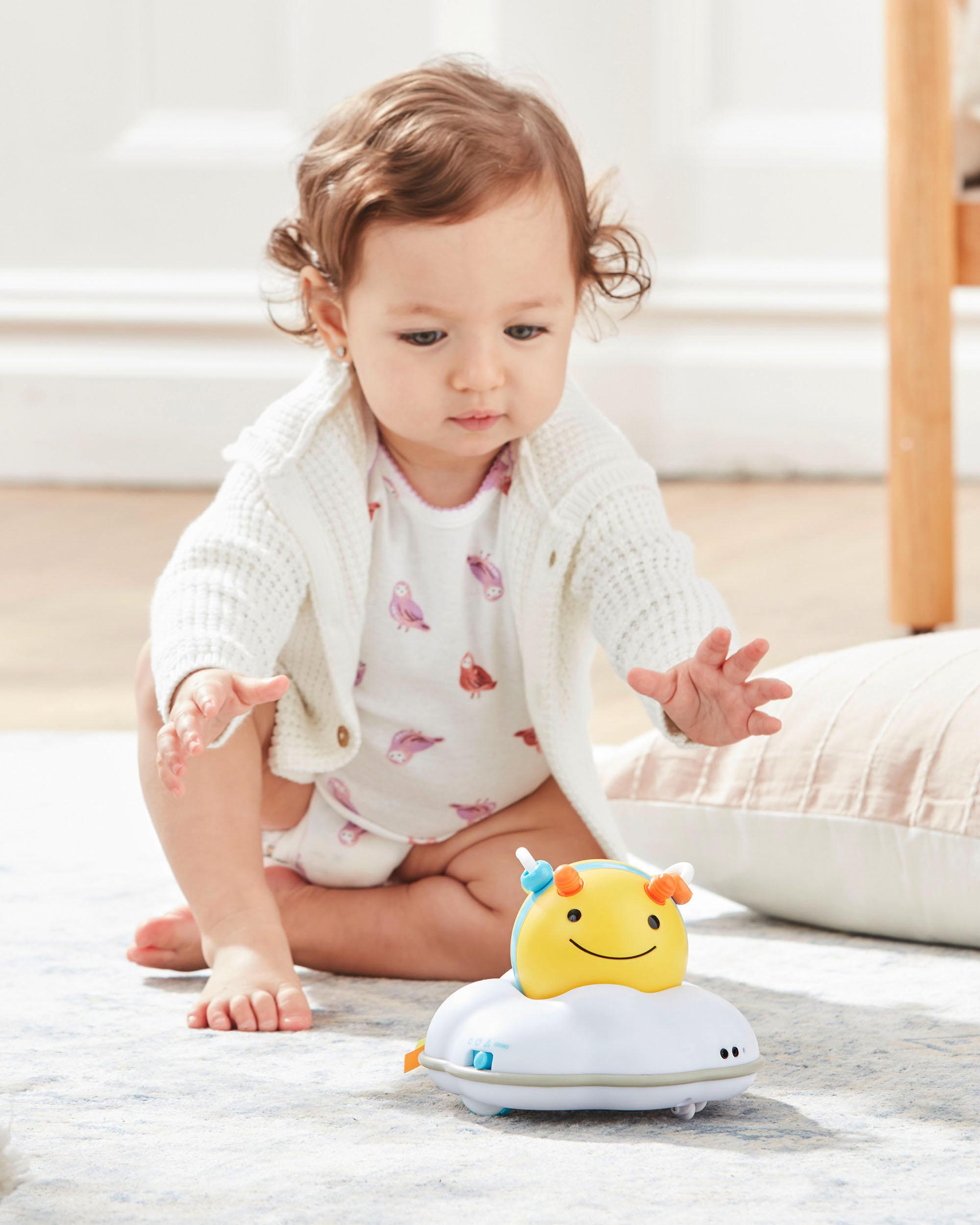 Explore & More Follow-Bee Crawl Toy